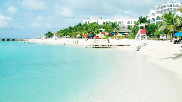 Doctor’s Cave Beach Montego Bay