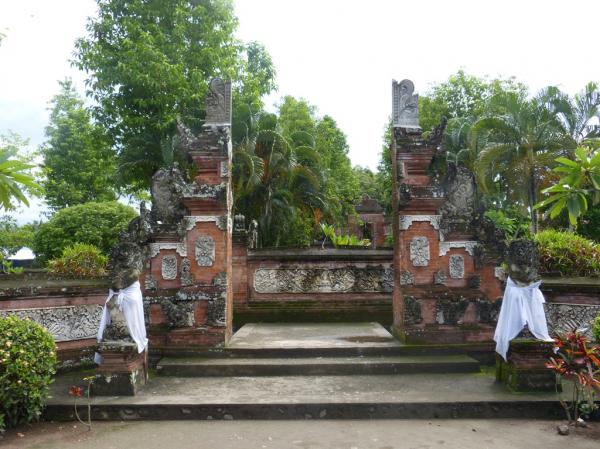 Pura Lingsar Around Mataram