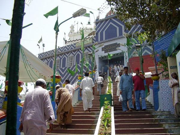 Ziarat of Abdullah Shah Gazi Karachi